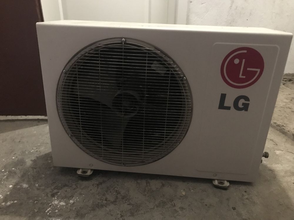 Два броя Климатици LG 12000 за части