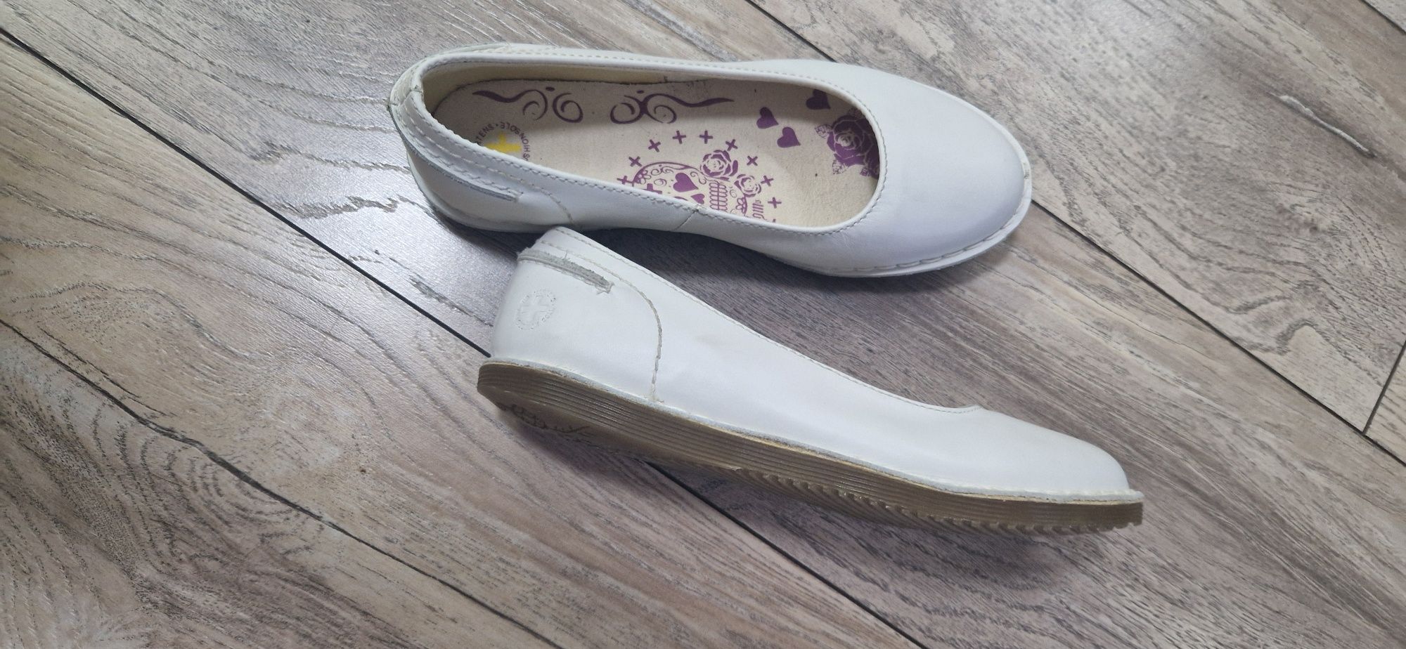 Бели кожени обувки Dr. Martens, 37  номер