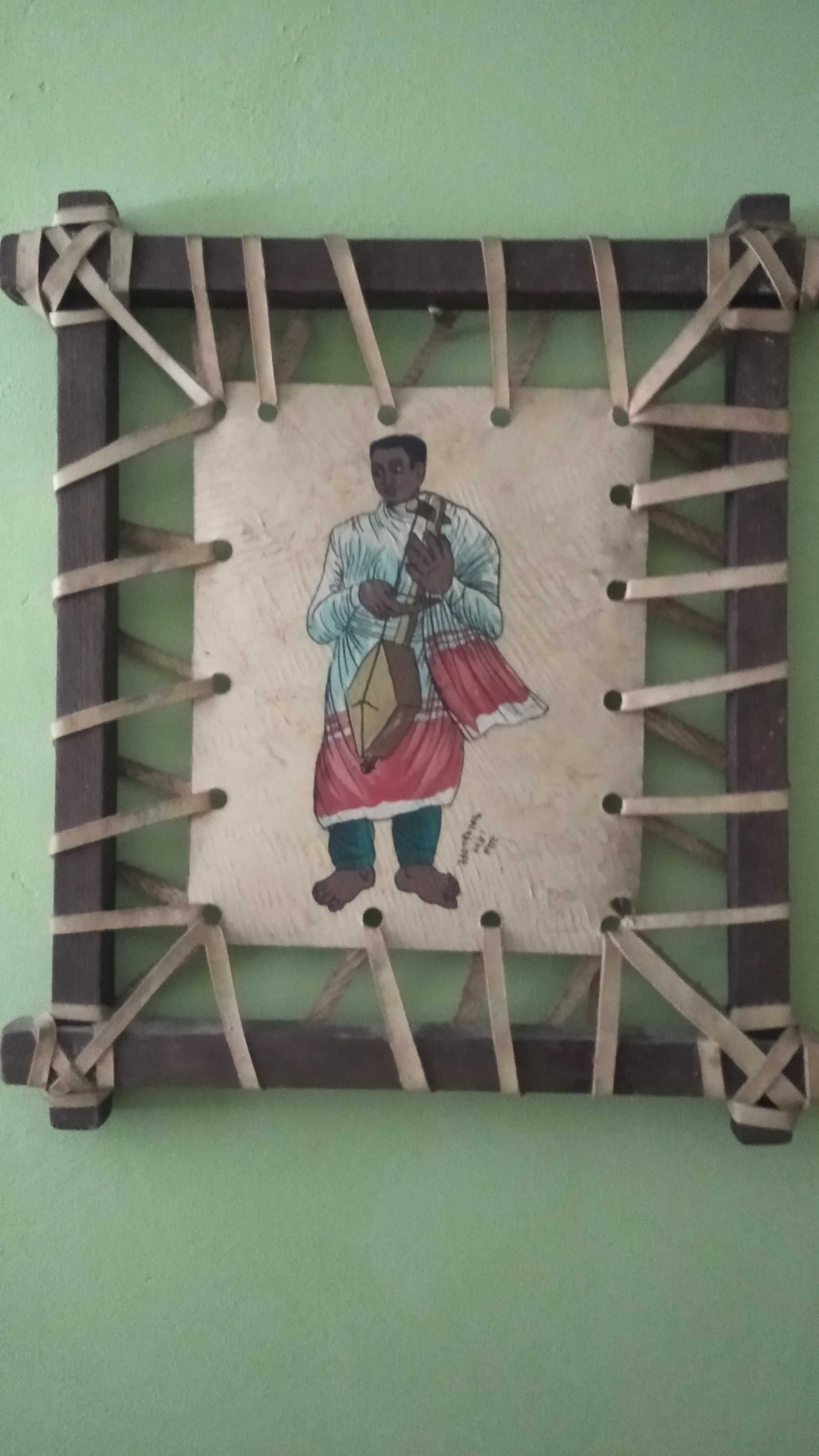 Дърворезба и картина рисувана на кожа