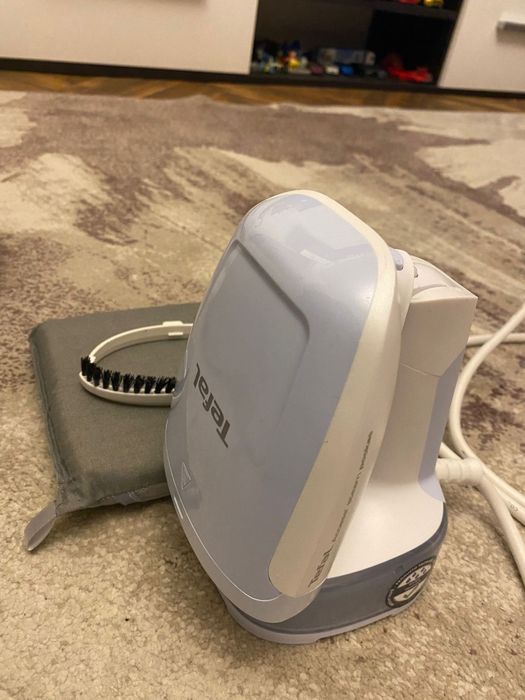 Aparat de calcat vertical pliabil TEFAL