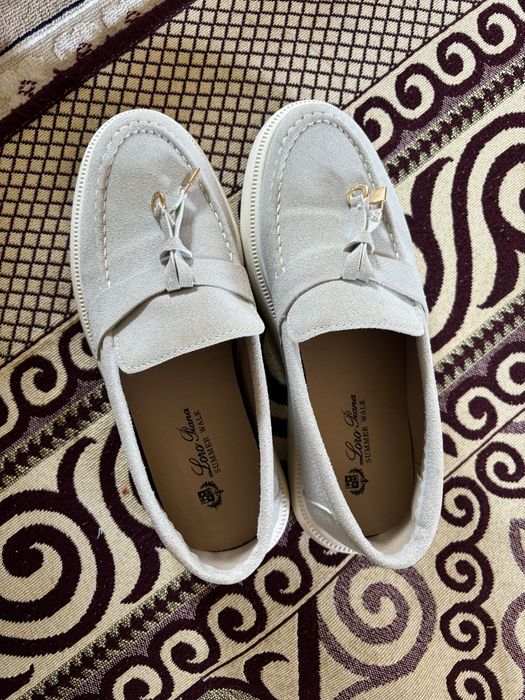 Аяк киім сатылады