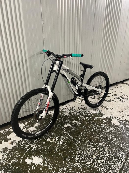 Vand sau schimb Yt tues 2013 downhill full suspension enduro