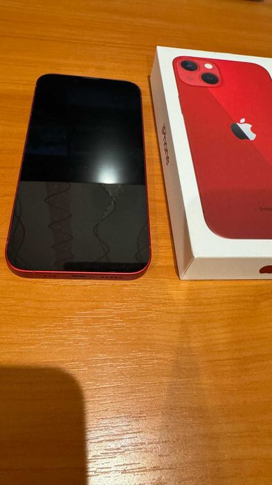 iPhone 13  Red 128 GB + MagSafe Case