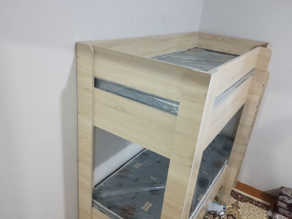 сотилади икки этажли кровать