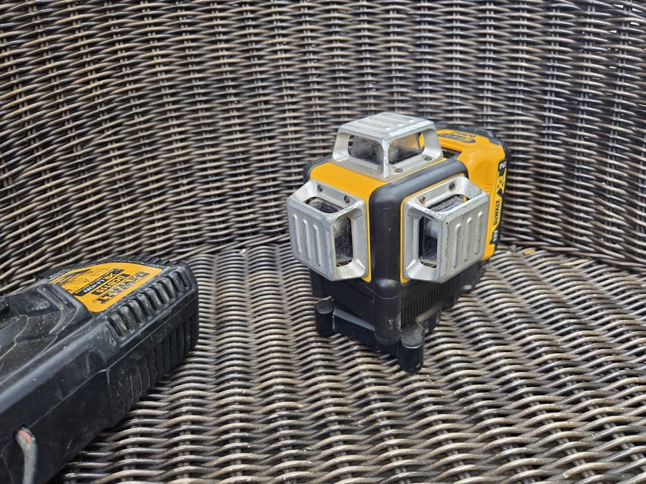 Nivela laser 360 grade DeWalt DC089G 12 linii verzi