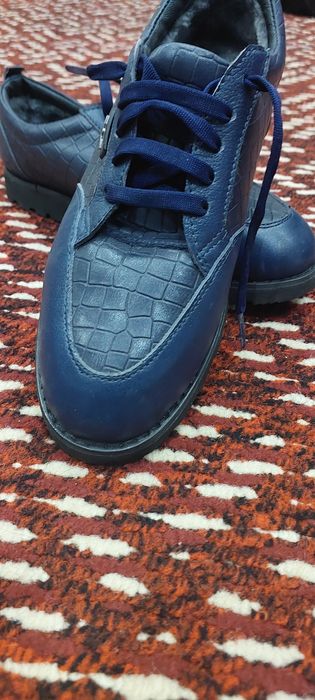 Erkela oyo kiyim Tufli sotiladi