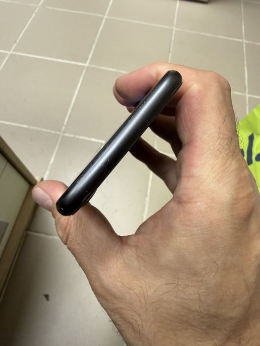 iPhone 8 64gb - с дефект