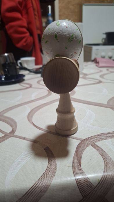 Vând kendama lotus