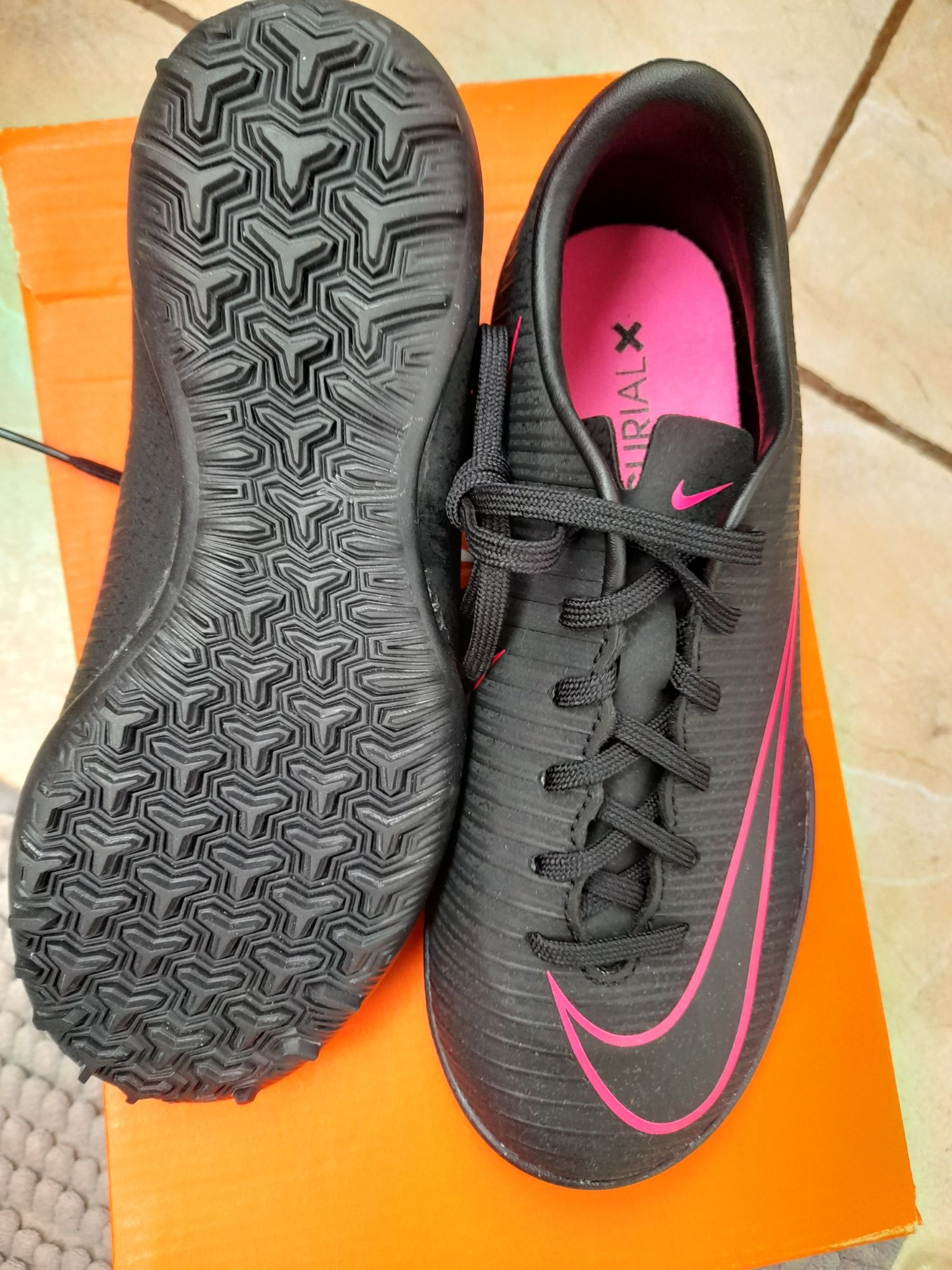 Adidasi fotbal Nike