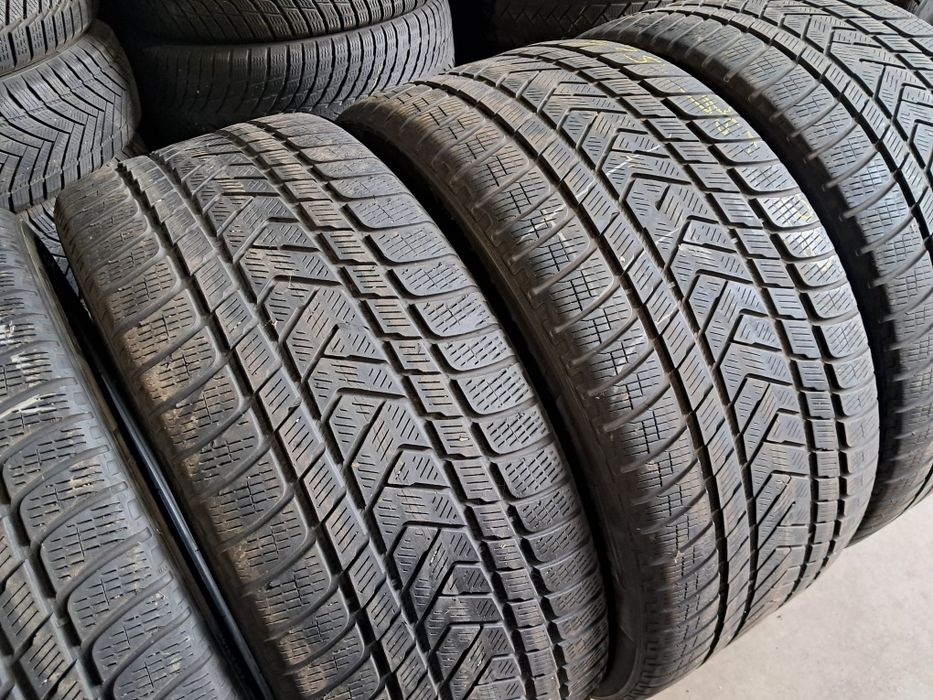 Anvelope second iarna 325 35 R22/285 40 R22 Pirelli