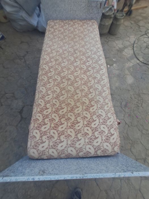 Диван кроват сотилади.