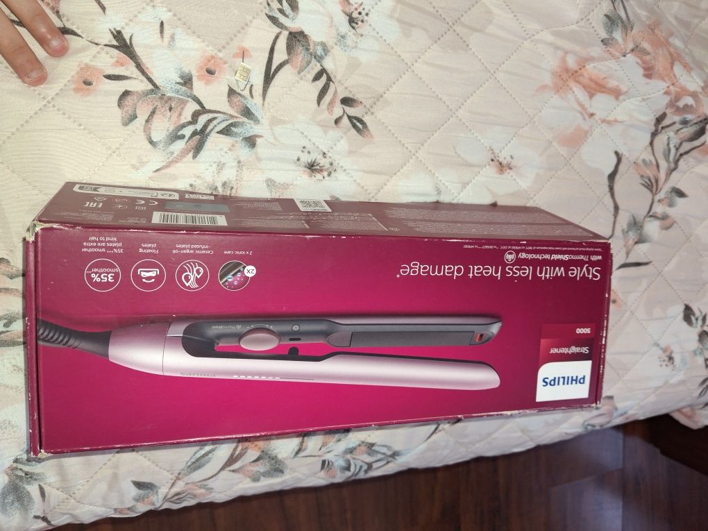 Продавам преса эа коса на Philips с оригинален калъф эа пресата
