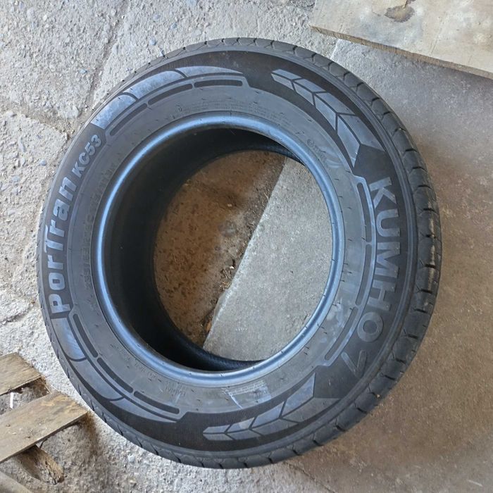 Бусови гуми Kumho 235/65/16C Dot 4623