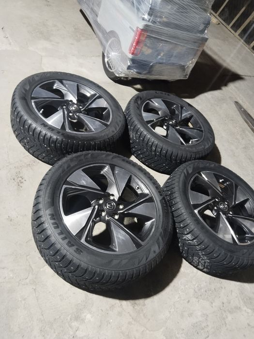 Продам зимнюю резину с дисками и датчиками ,разболтовка 5×110,