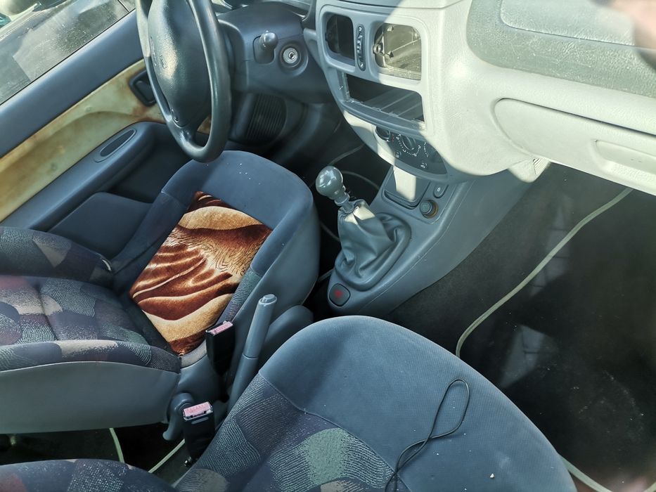 Renault clio 2002 benzina 1,2 înmatriculat ro perfect