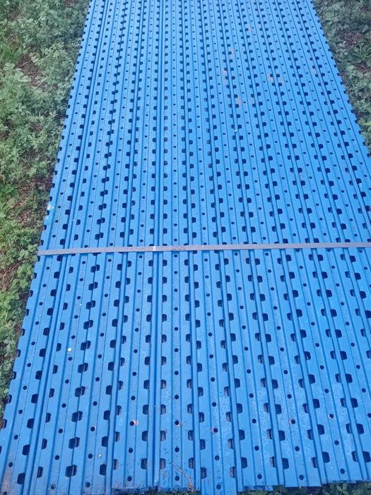 Vindem rafturi metalice industriale profesionale