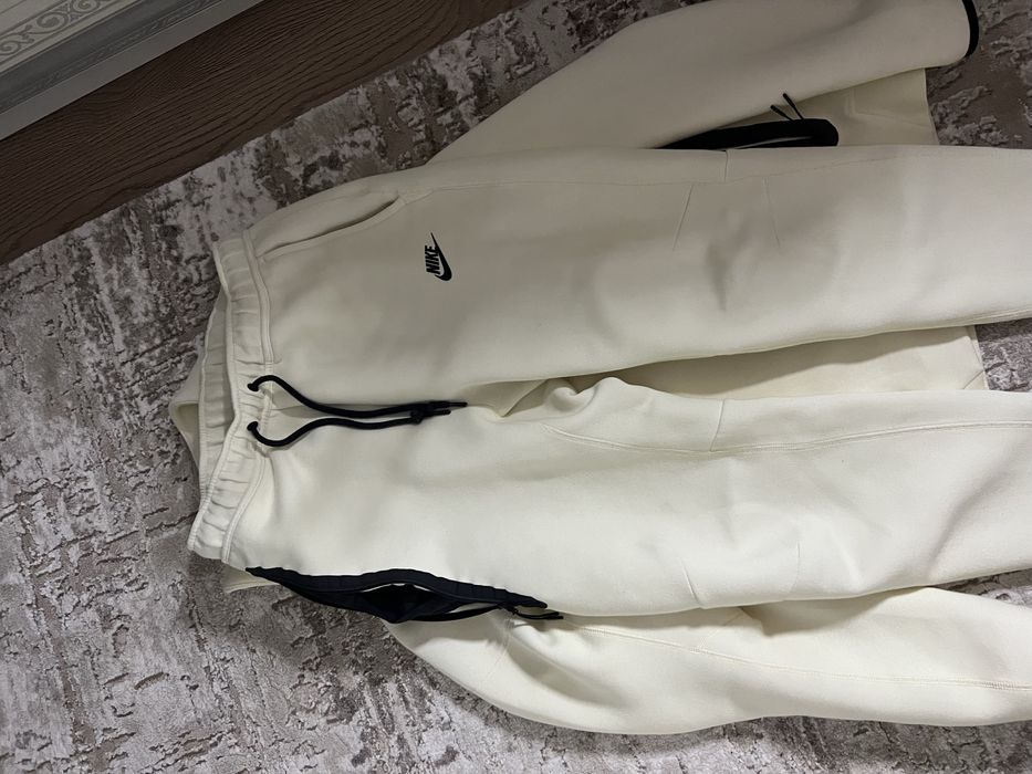 vand nike tech marimea M