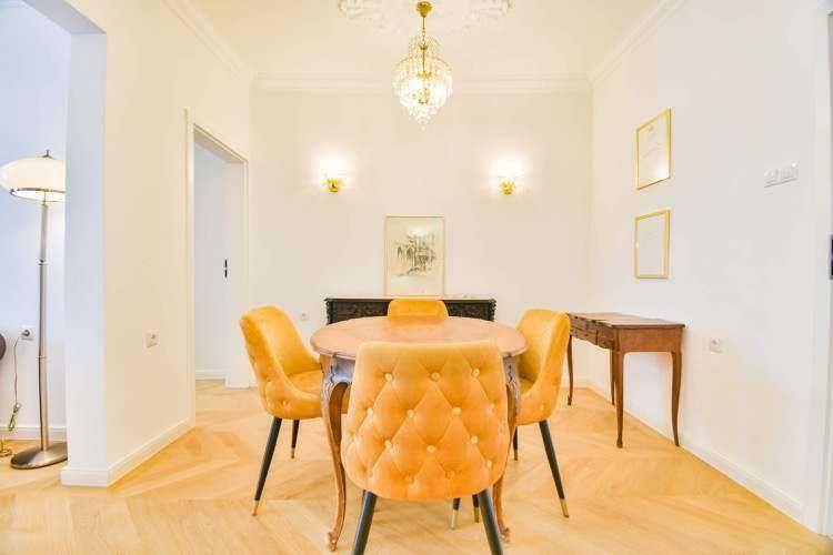 Дава се под наем Тристаен апартамент в София, Център - 100 кв.м за 1000 € - Снимка #2