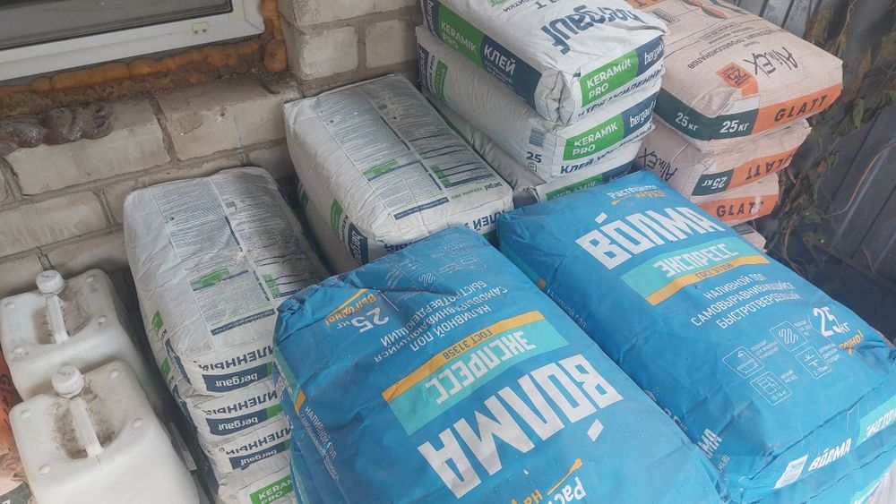 Шпатлевка Glatt, клей bergauf