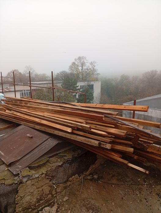 Lemne...scânduri...grinzi...lati