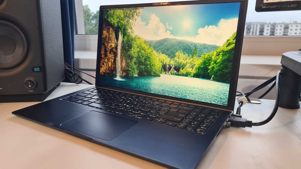 Laptop rapid, subtire si usor ASUS ZenBook UX533FD, i7, GTX 1050, 512