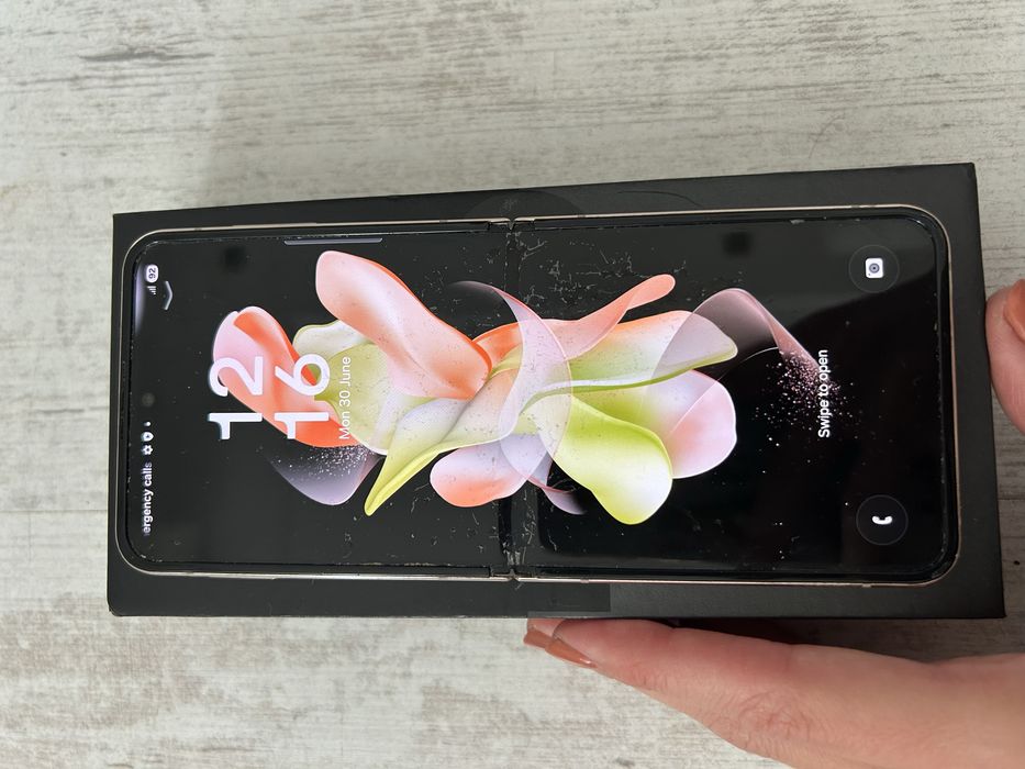 Samsung Galaxy Z Flip 4