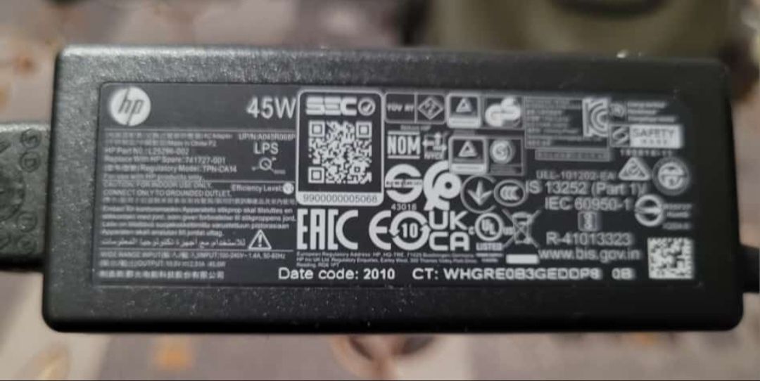 Продам  новый зарядный  устройство от HP 250 G7