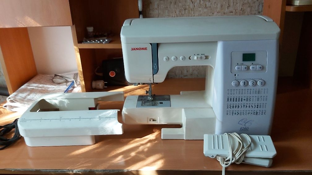 Швейная машинка фирма"JANOM"