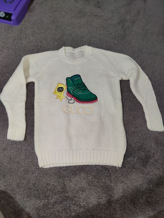 Fara eticheta. Pare a fi M sau L.