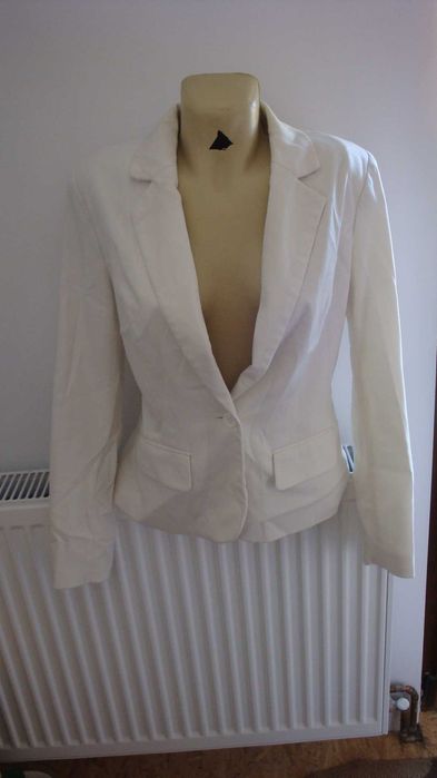 Sacou alb, elegant, inchidere cu un nasture și elastic la spate, S(36)