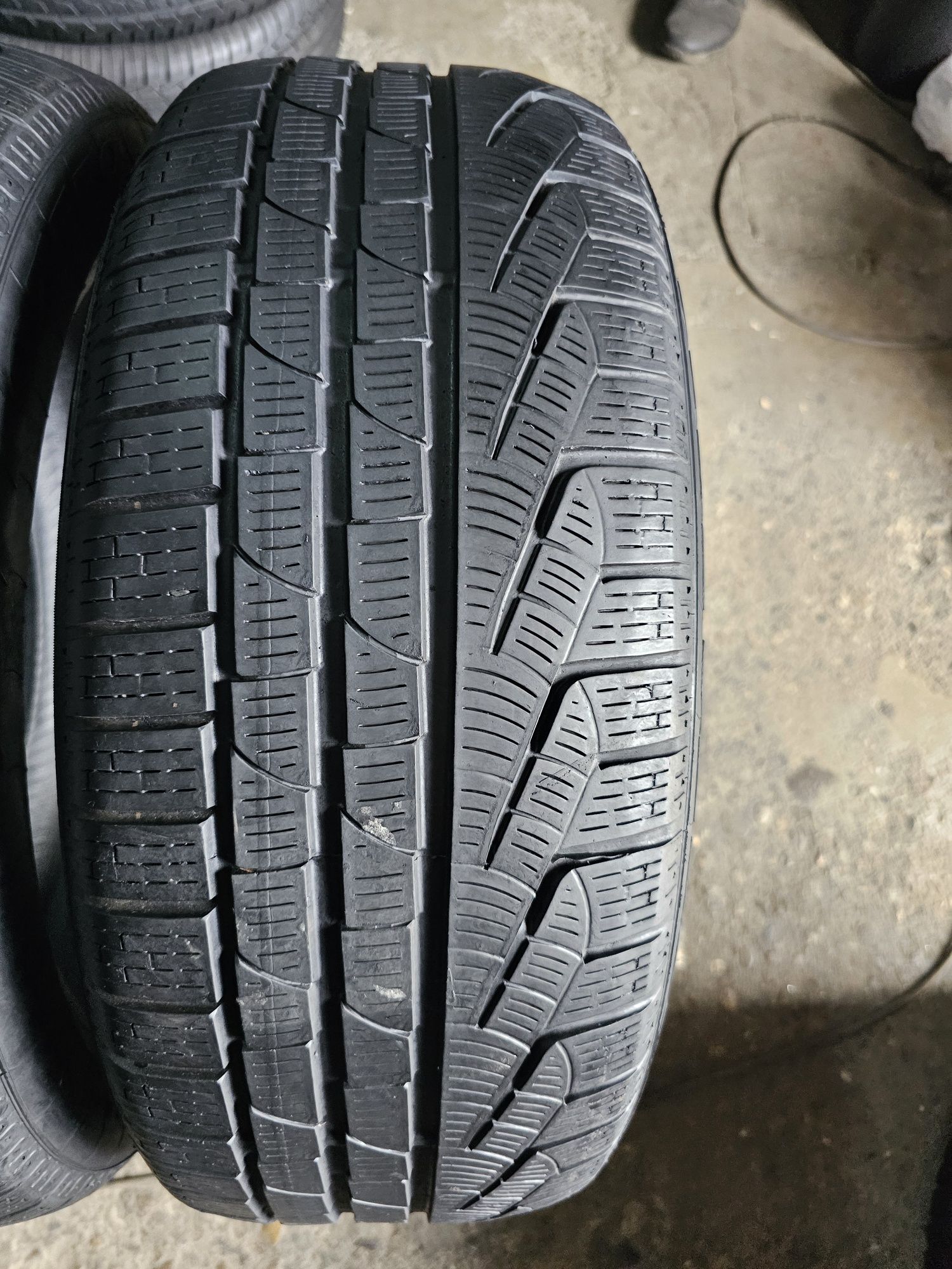 2 anvelope iarna 225 45 18 Pirelli Runflat