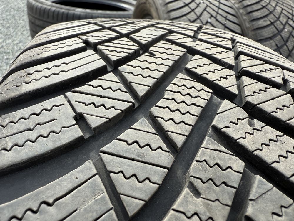 4бр. Зимни Гуми 205/55R/16 -HANKOOK- DOT:1922- 6,5мм.+6.2мм.