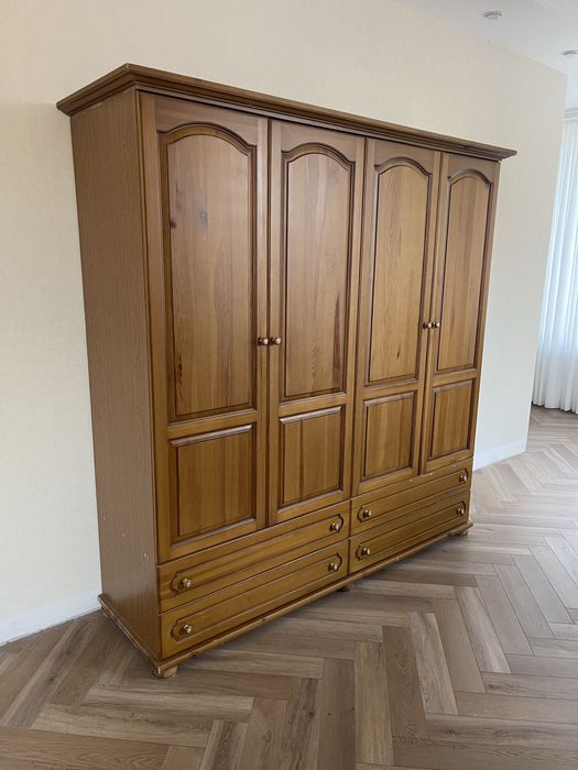 Продам спальни гарнитур из масива дерева