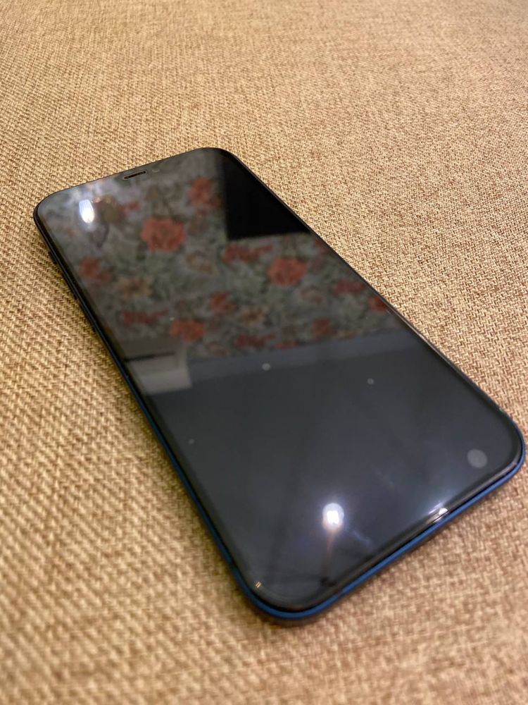 Iphone 12.