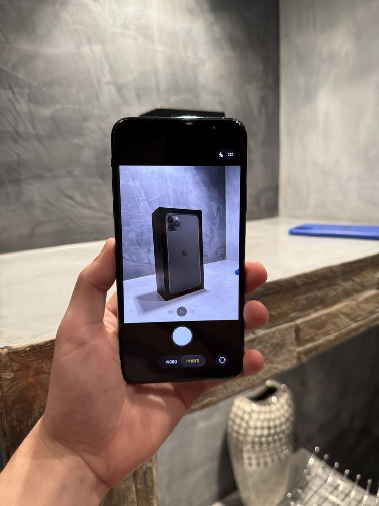 КАТО ЧИСТО НОВ Iphone 11 Pro Max