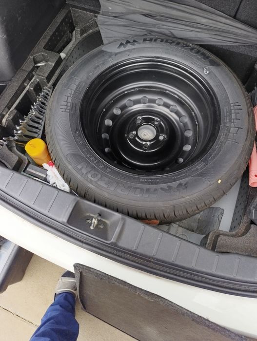 Продавам чисто нова гума с чисто нова джанта