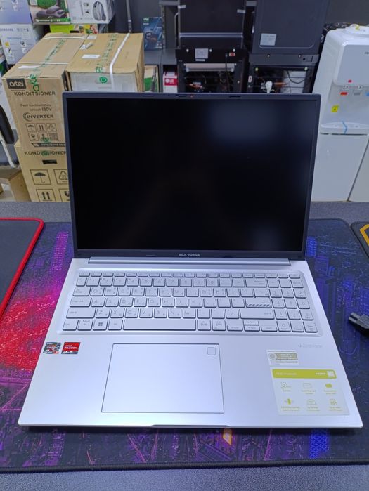 ASUS Vivobook 16