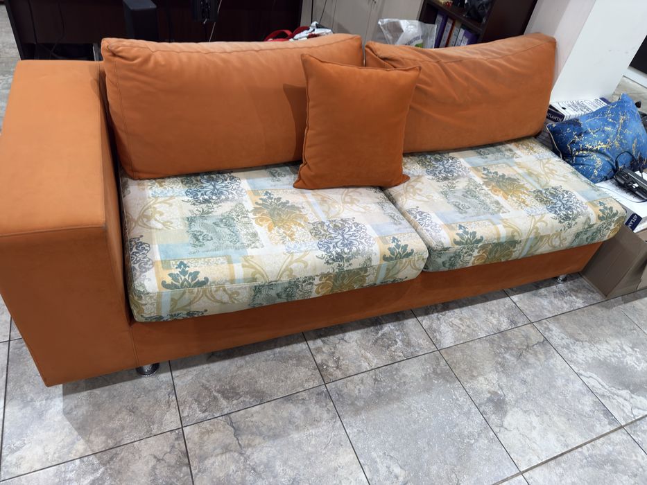 Подарявам ъглов диван и две масички