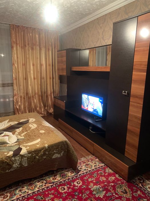 В районе Жд вокзала ресторан "Жасмин" магазин Корзинка