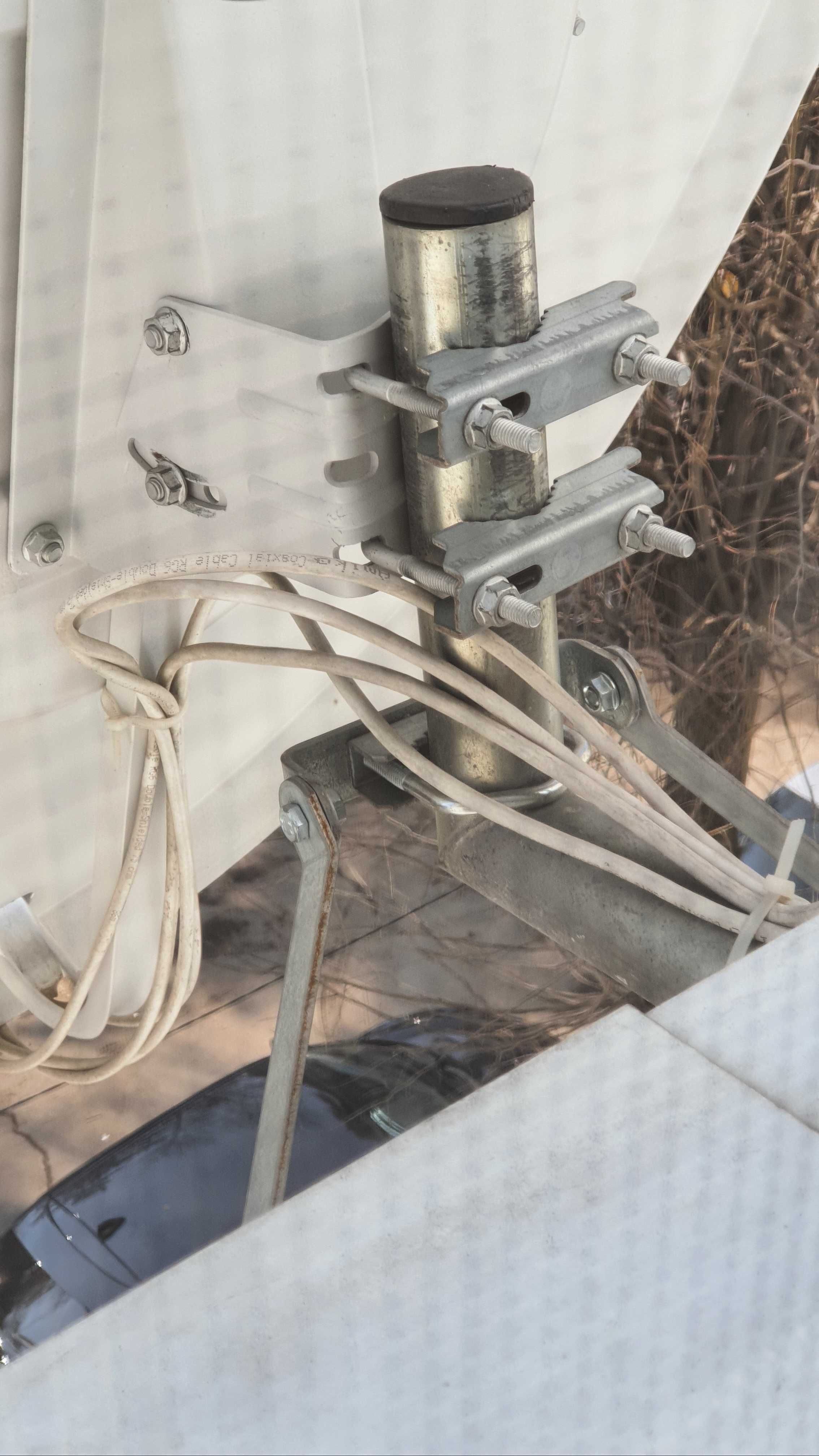 Sistem de recepție prin Satelit (antena + 2 LNB-uri)