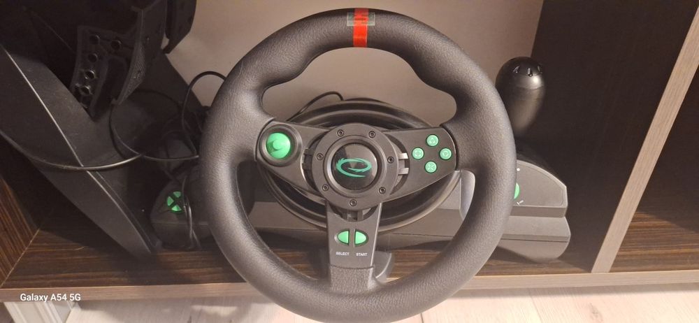 Volan cu pedale pentru jocuri