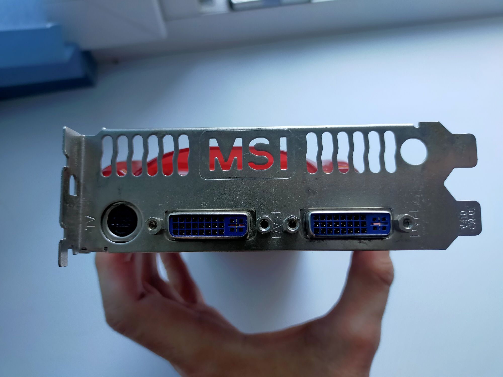 Видеокарта Видеокарта MSI N9600GT-T2D1G-OC 1 Гб GDDR3
