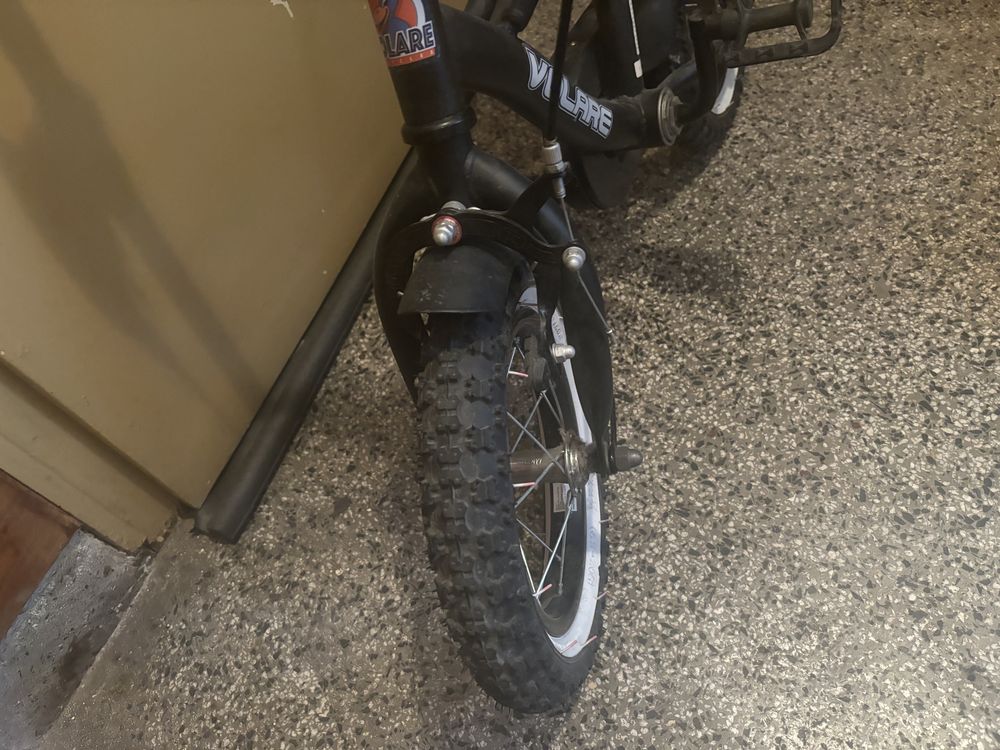 12-инчов велосипед Volare Black Cruiser за момчета