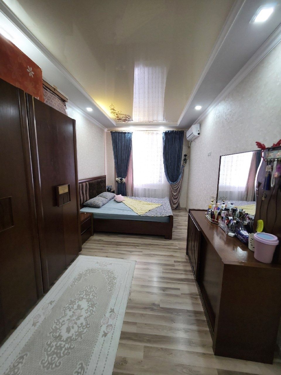 Yangi bozor xamroz oldida studio qilingan 3 xona