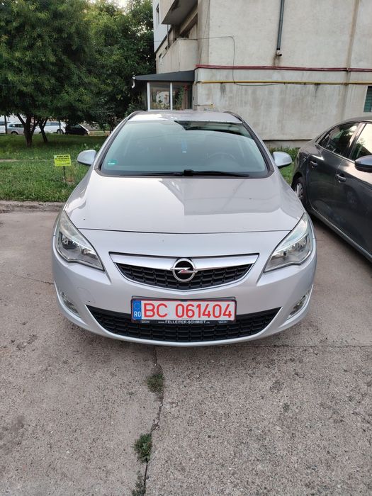 Vând Opel Astra 2012