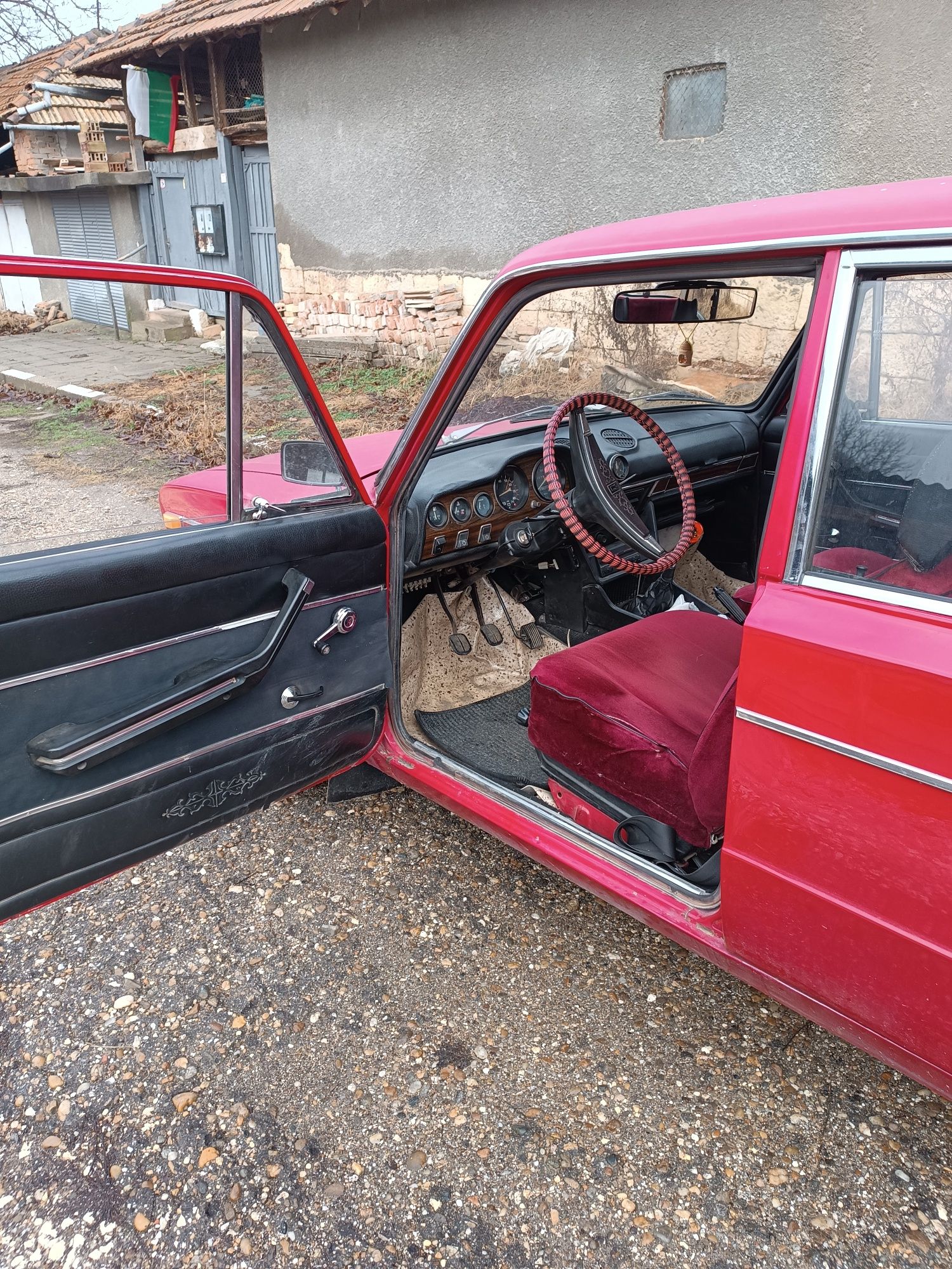 Продавам лада 1500s ,запазана ,гаражна със газова уретба