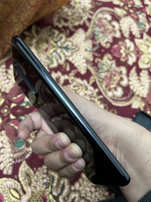 Samsung s 20 ultra sotiladi . 12/256gb