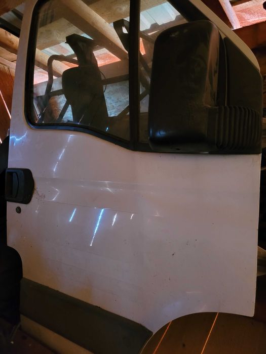 Usa laterală dreaptă iveco,roata de rezervă,calculator de bord..ETC.