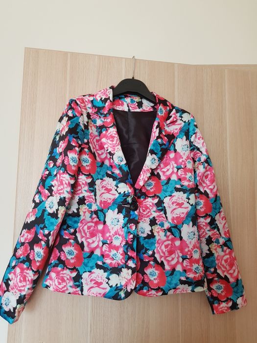 Елегантно    сако