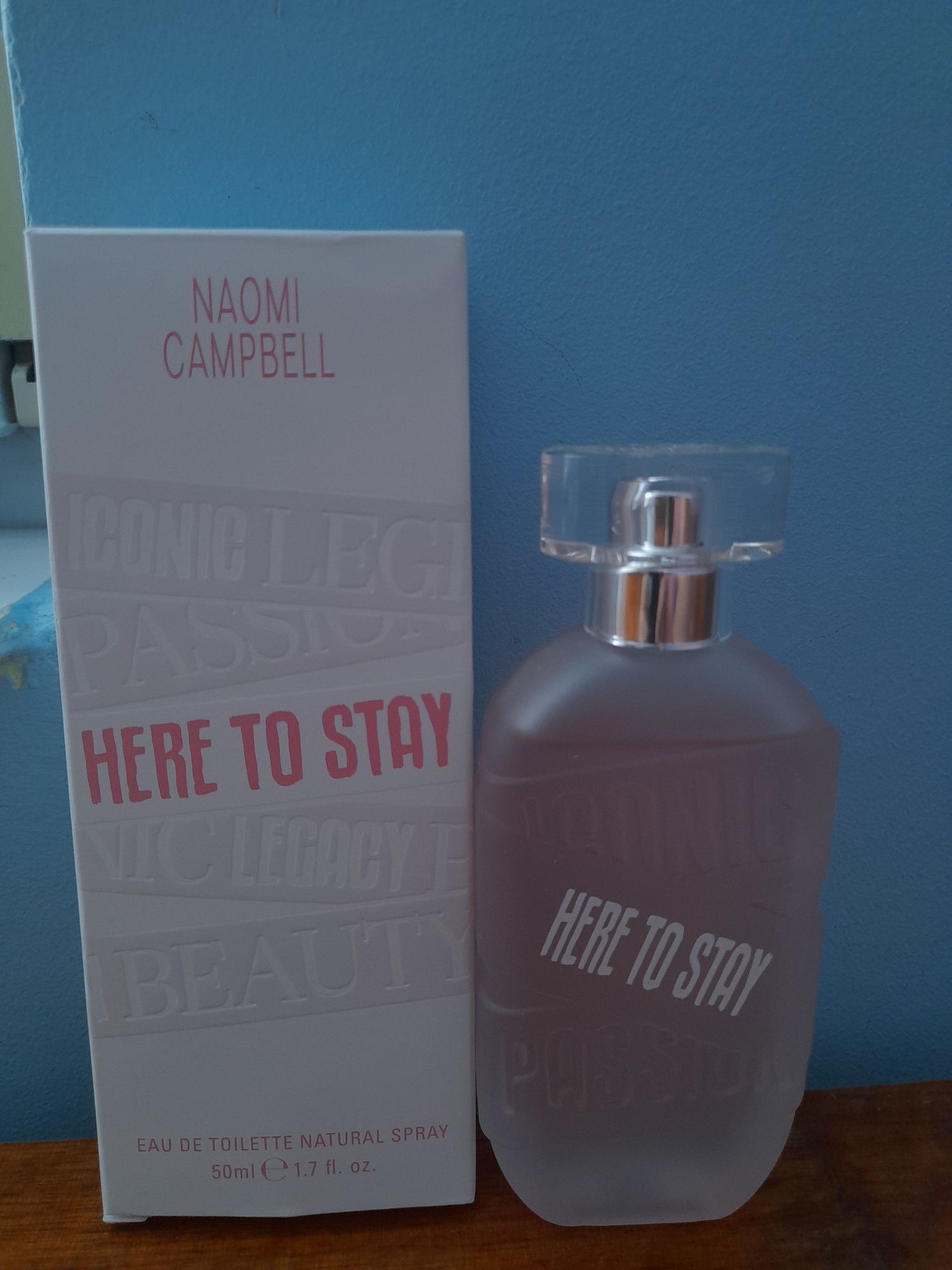 ,,Here to stay'' на Naomi Campbell